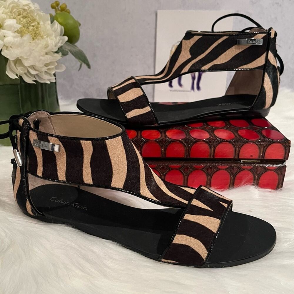 NEW Calvin Klein Searra Haircalf Leather Corset Tie Flat Sandals Size 5 NWOB